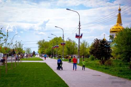 Парк Волжский центральная аллея